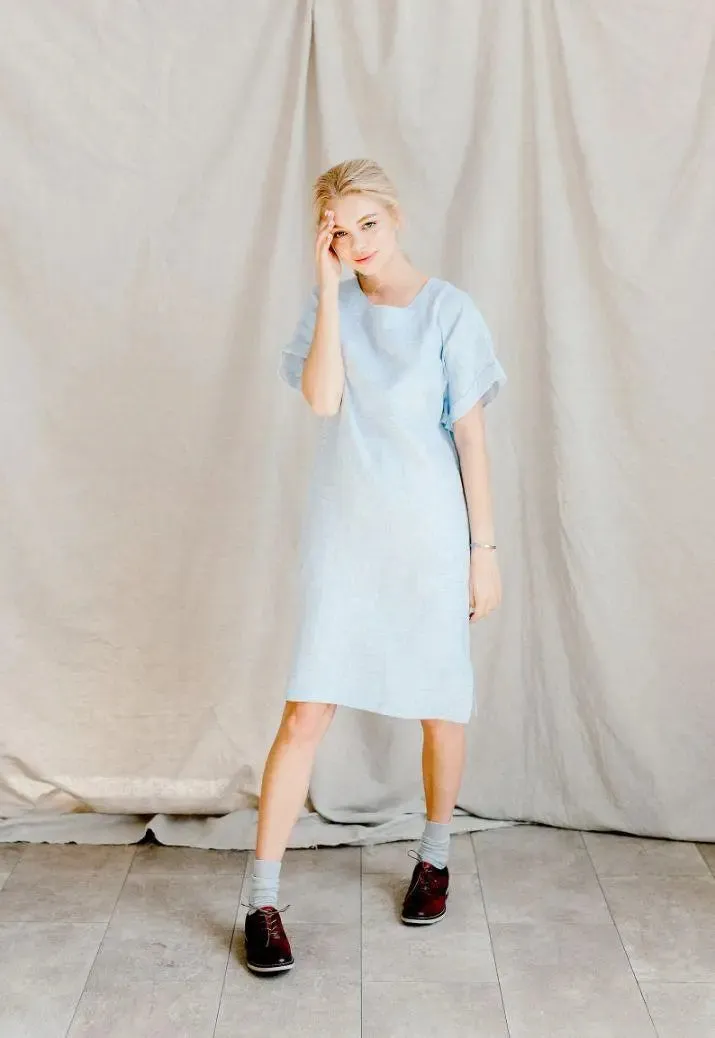 Oversized back buttons linen dress by Soelis