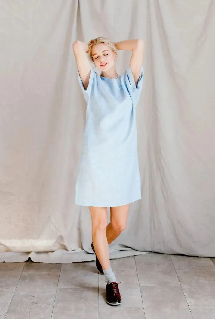 Oversized back buttons linen dress by Soelis