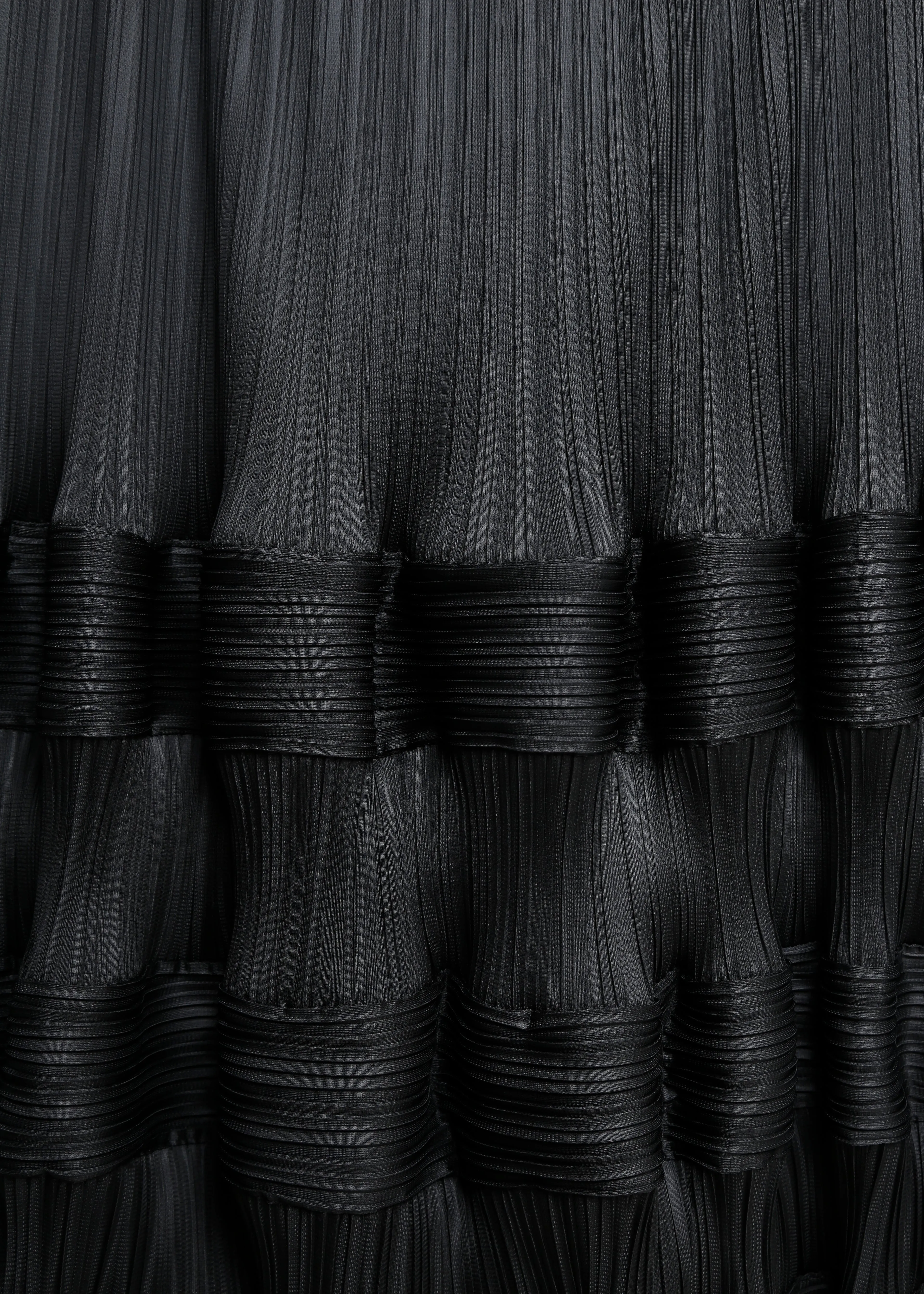 W24 | SAFA PLEAT DRESS  / BLACK